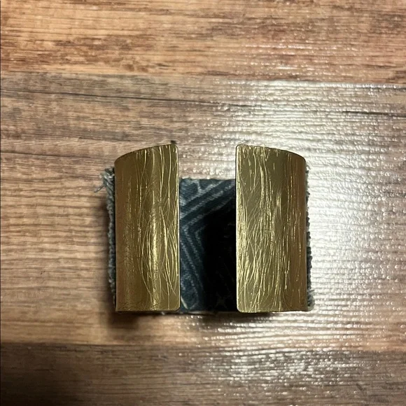 Handcrafted Gemstone Bracelet with Gold and Blue Accents - Picture 3 of 6